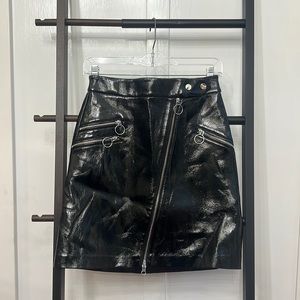 NWT, Zara, size Xsmall, black faux patent leather moto mini skirt